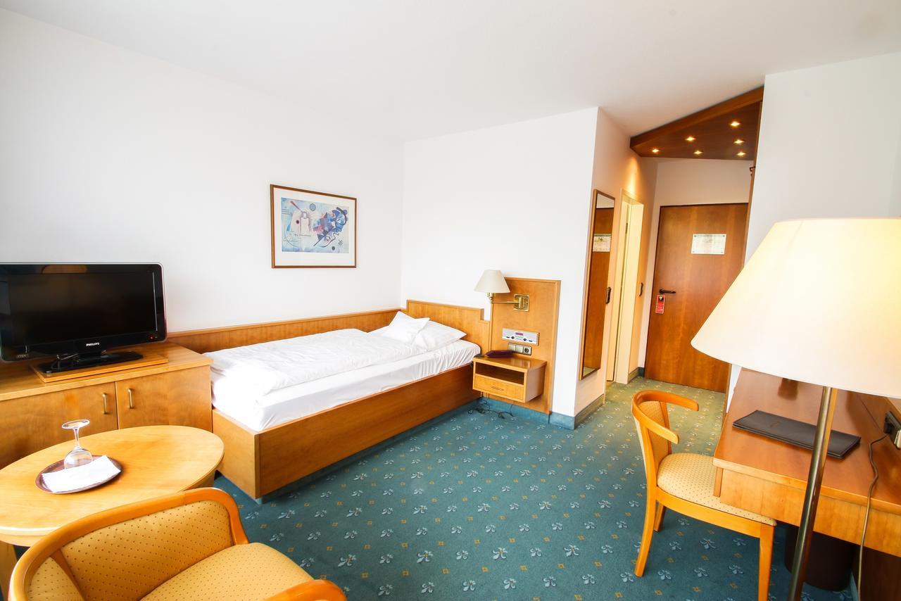 Hotel Fontana Бад Кисинген Екстериор снимка