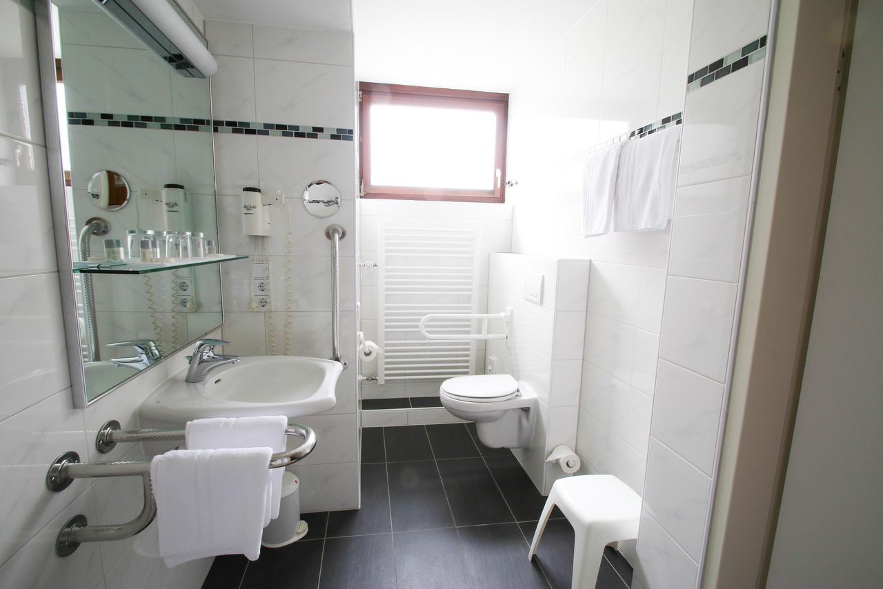 Hotel Fontana Бад Кисинген Екстериор снимка
